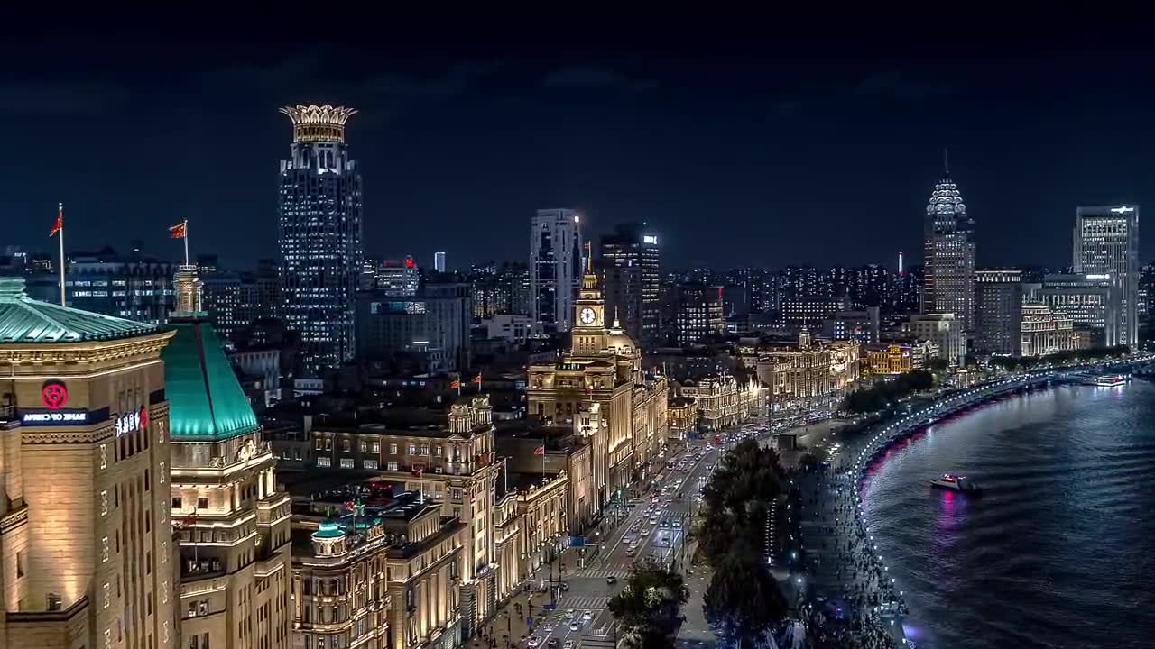 东方明珠照耀下的上海璀璨风采